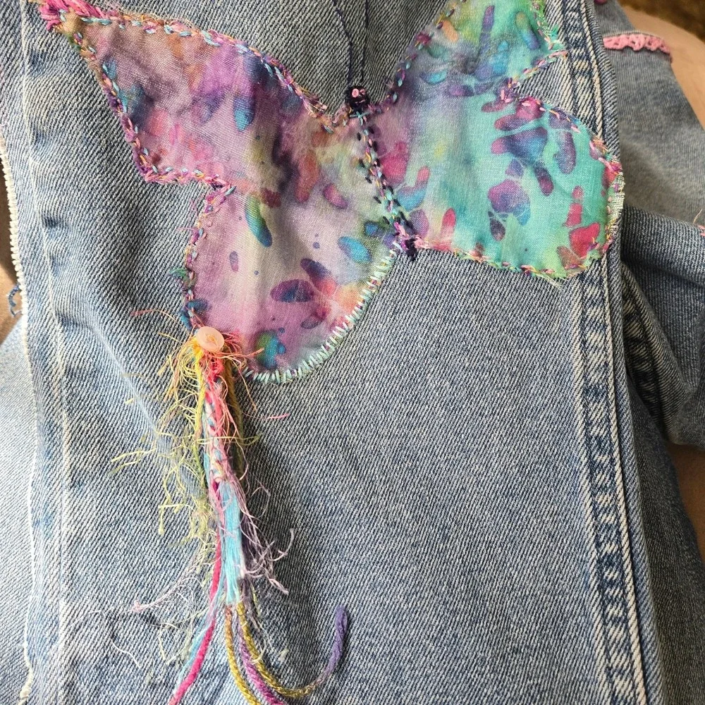 Upcycled One of a kind  Distressed Patched Vintage lace Boyfriend Jeans Size 32‎